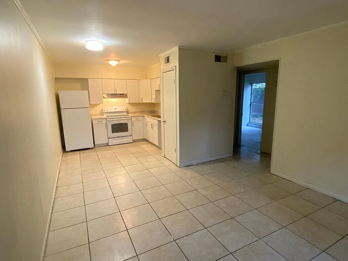 Building Photo - 5902 Terrace Square Dr #D