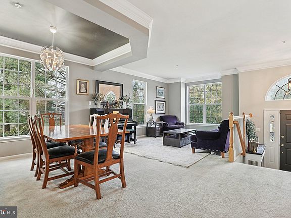 5th image of 222 Birchwood Dr