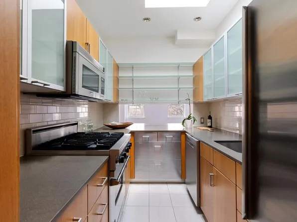 310 East 15th Street image 8 of 12