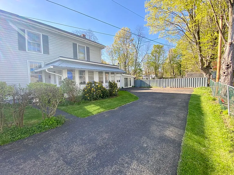105 E William St #FRONT — Photo 2