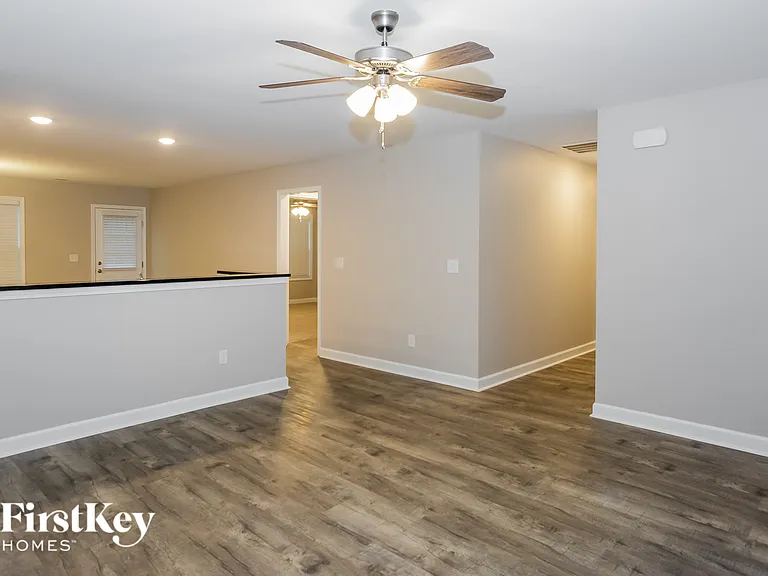 145 McKinnon Ave NE — Photo 6