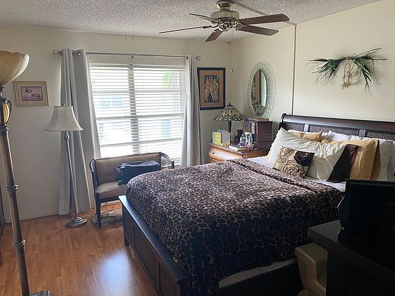 2nd image of 805 W Oakland Park Blvd #7