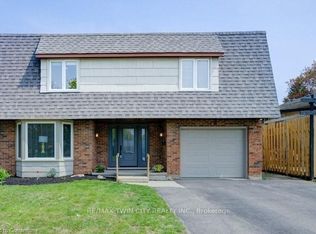 8 Roseneath Cres S #B, Kitchener, ON N2E 1V9