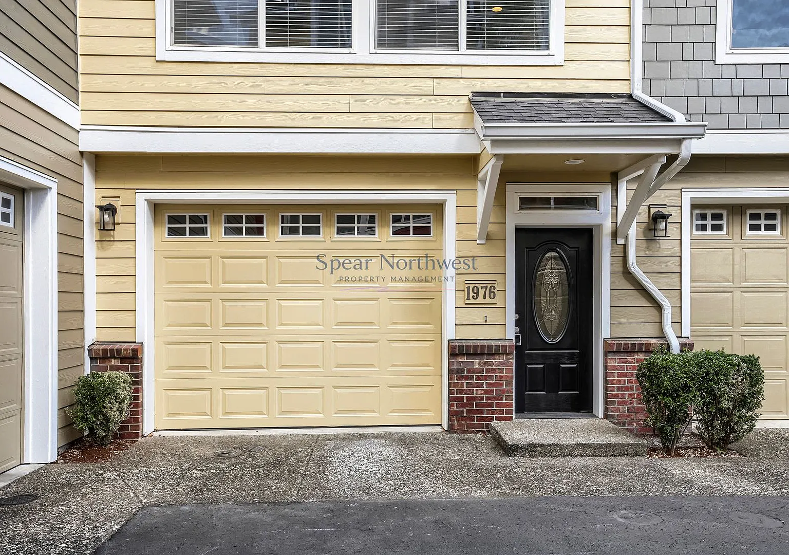 Freshly Remodeled 3-Story Townhome in a Gated Community Blocks to MAX & Gresham Station — Photo 1