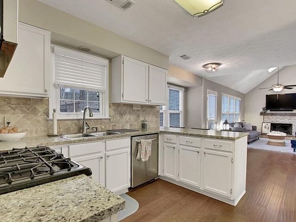 4th image of 5024 Southland Dr