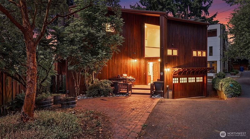 4th image of 2305 E Lake Sammamish Place SE