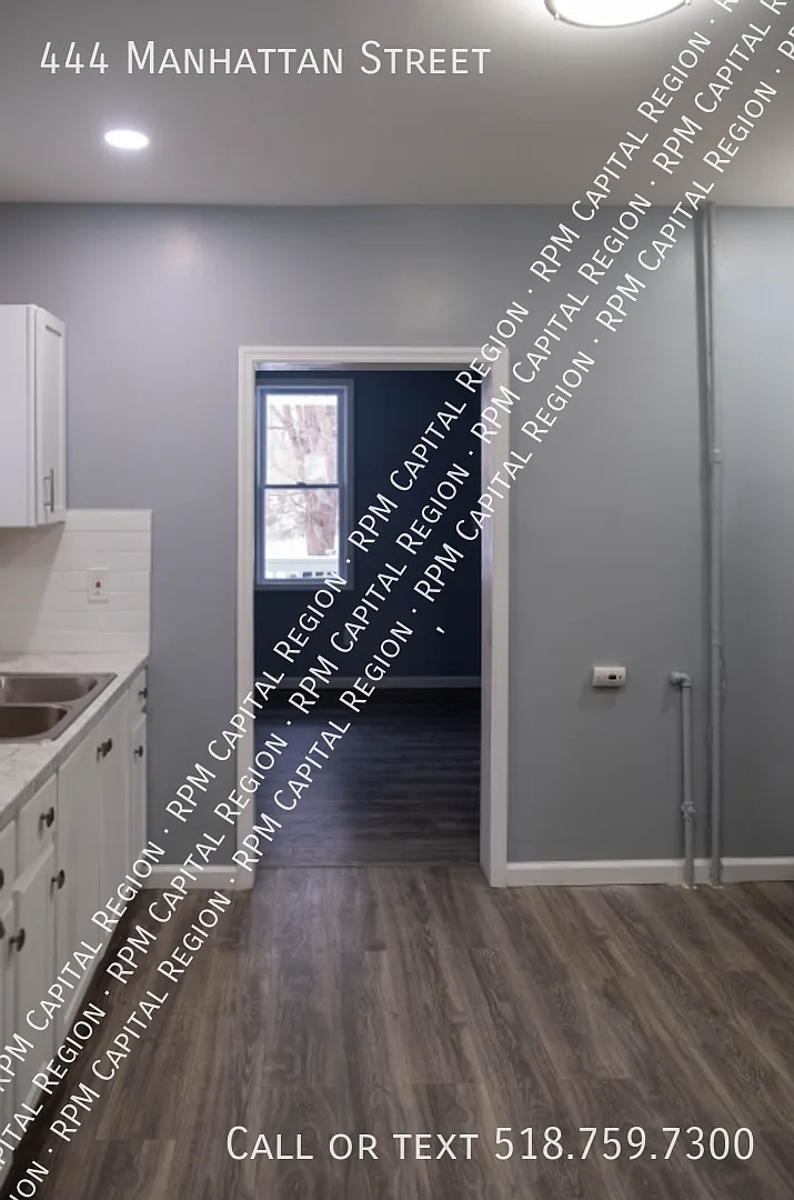 Charming 2 bedroom — Photo 2