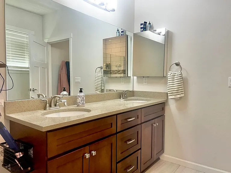 2206 Park View St NE — Photo 25
