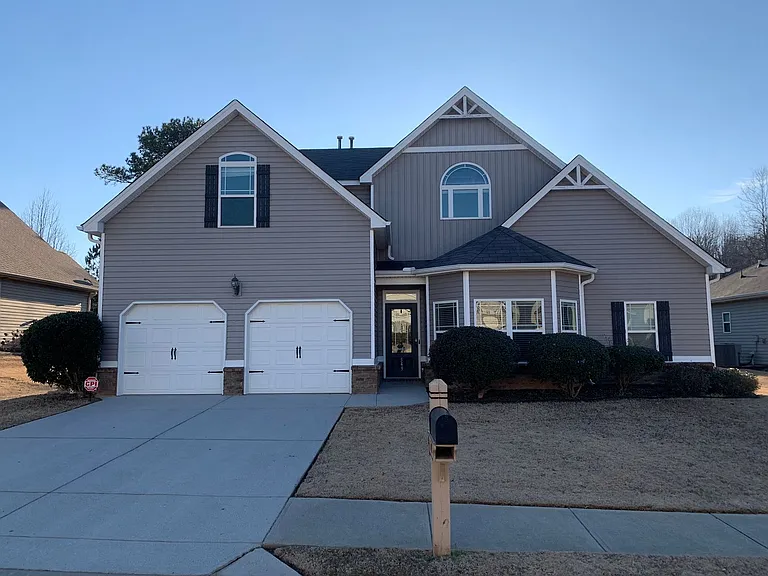 549 W Holloway Dr — Photo 2