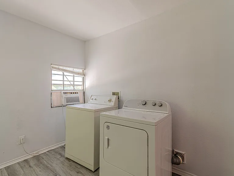 1903 W Winnipeg Ave — Photo 8