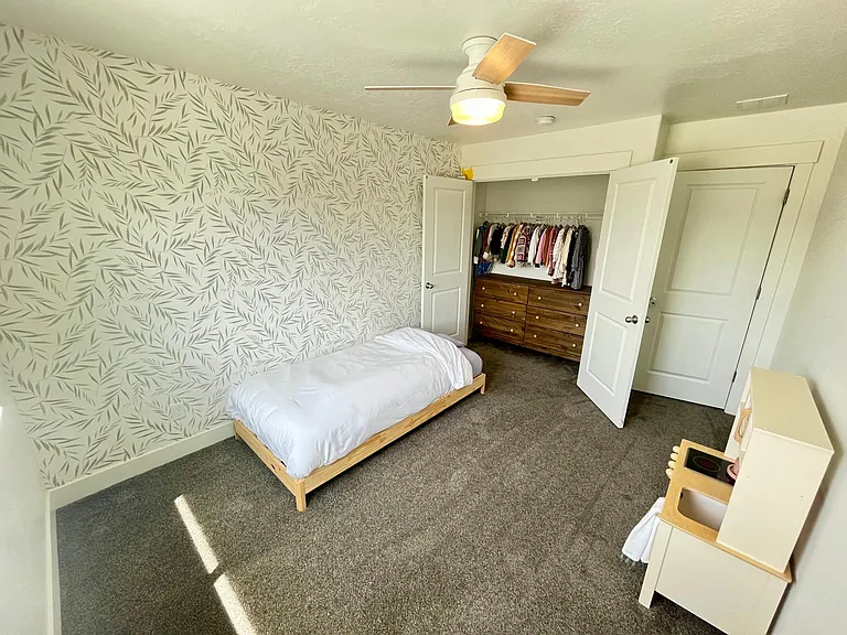 636 W Life Dr — Photo 23