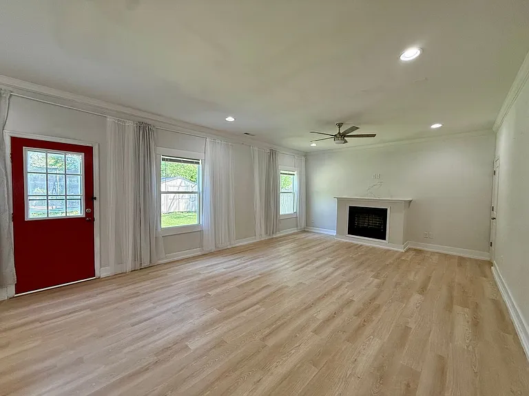 8028 Glade Rd — Photo 12