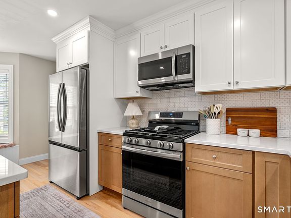 5th image of 11 Summer Brook Way #11