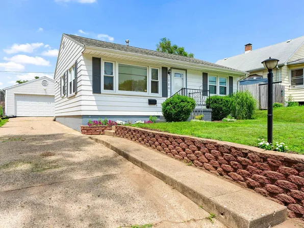1309 S 14th St, Pekin, IL 61554