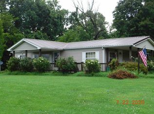 10005 N McKinley Rd, Campbellsburg, IN 47108