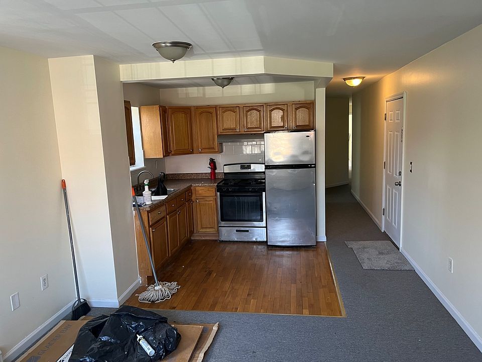 1st image of 958 E 219th St #2