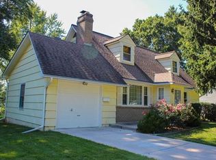 805 SW Pleasant Dr, Lees Summit, MO 64081