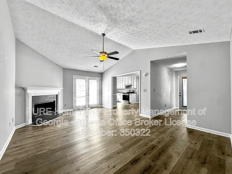 3 bed, 2.0 bath, 1532 sqft, $2,245 — Photo 2