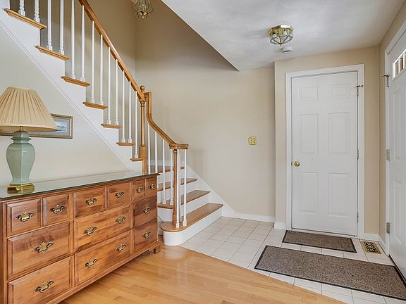 2nd image of 14 Tulip Cir #14