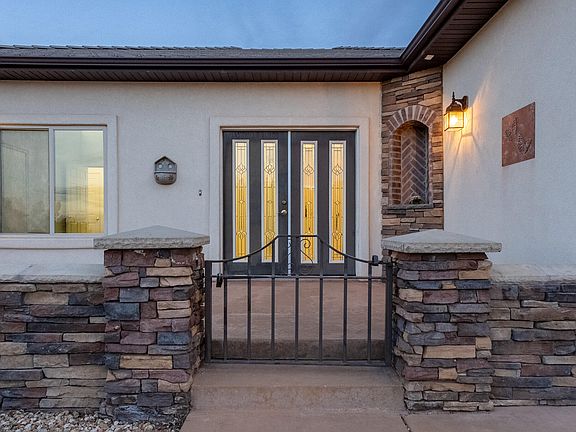 3rd image of 1187 E Country Club Dr