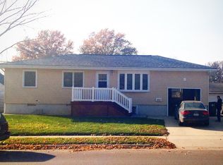 2528 W 9th St, Waterloo, IA 50702