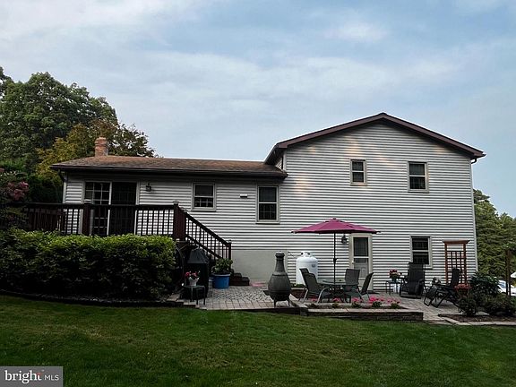 3rd image of 176 Cliffside Dr