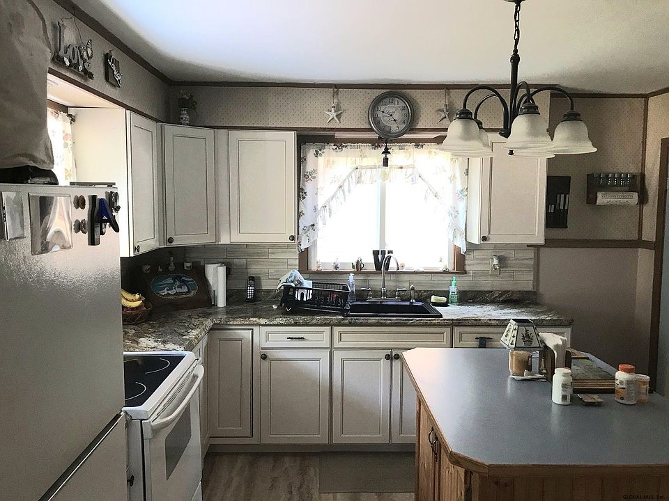 2nd image of 141 Main St