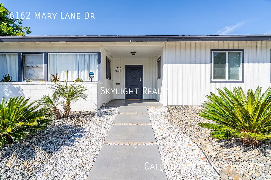 8 bed, 3000 sqft, $12,500 — Photo 2