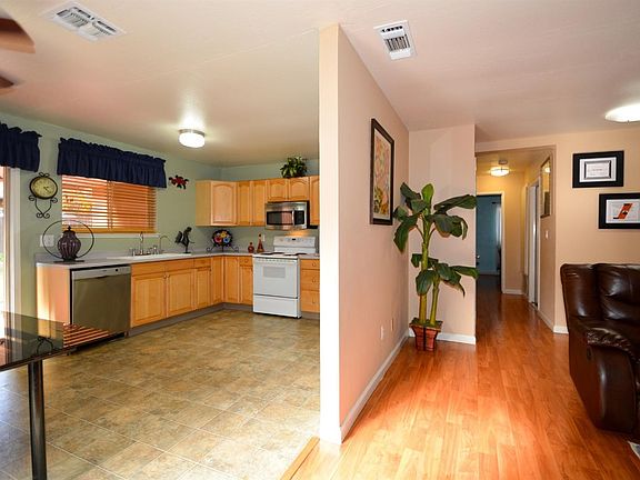 3rd image of 371 Redwood Ave