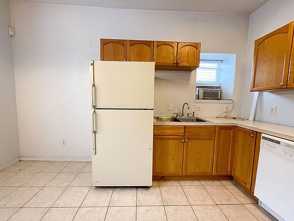 4th image of 2364 Jefferson Ave APT 1