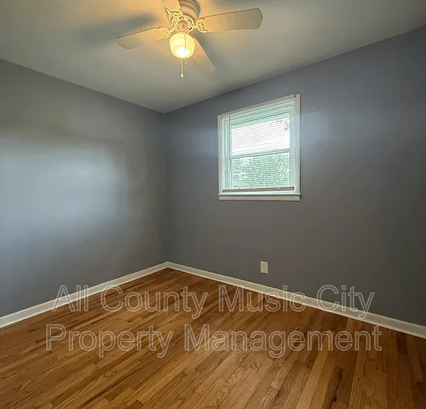 522 Bentley St — Photo 6