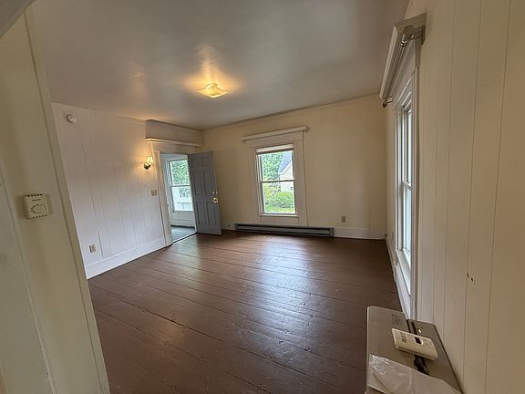 2nd image of 8-10 Laurel St #8A