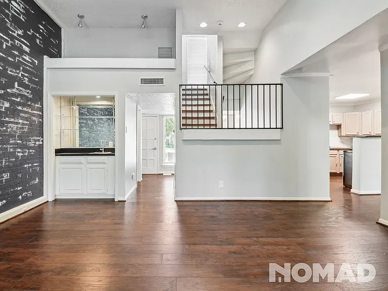2908 Country Place Cir — Photo 12