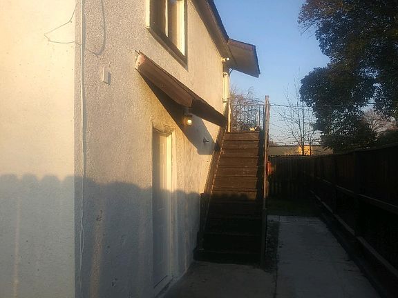 4th image of 2124 Myran Ave