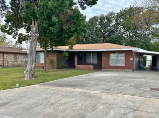 703 N San Antonio St, Port Lavaca, TX 77979