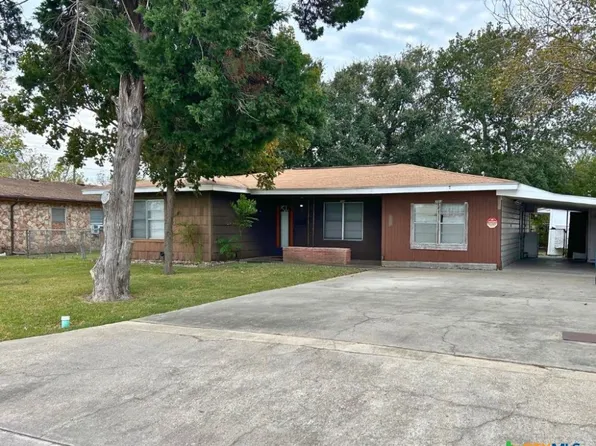 703 N San Antonio St, Port Lavaca, TX 77979