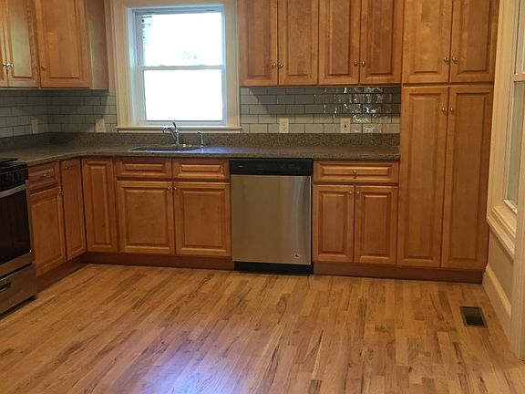 Brand new eat in kitchen