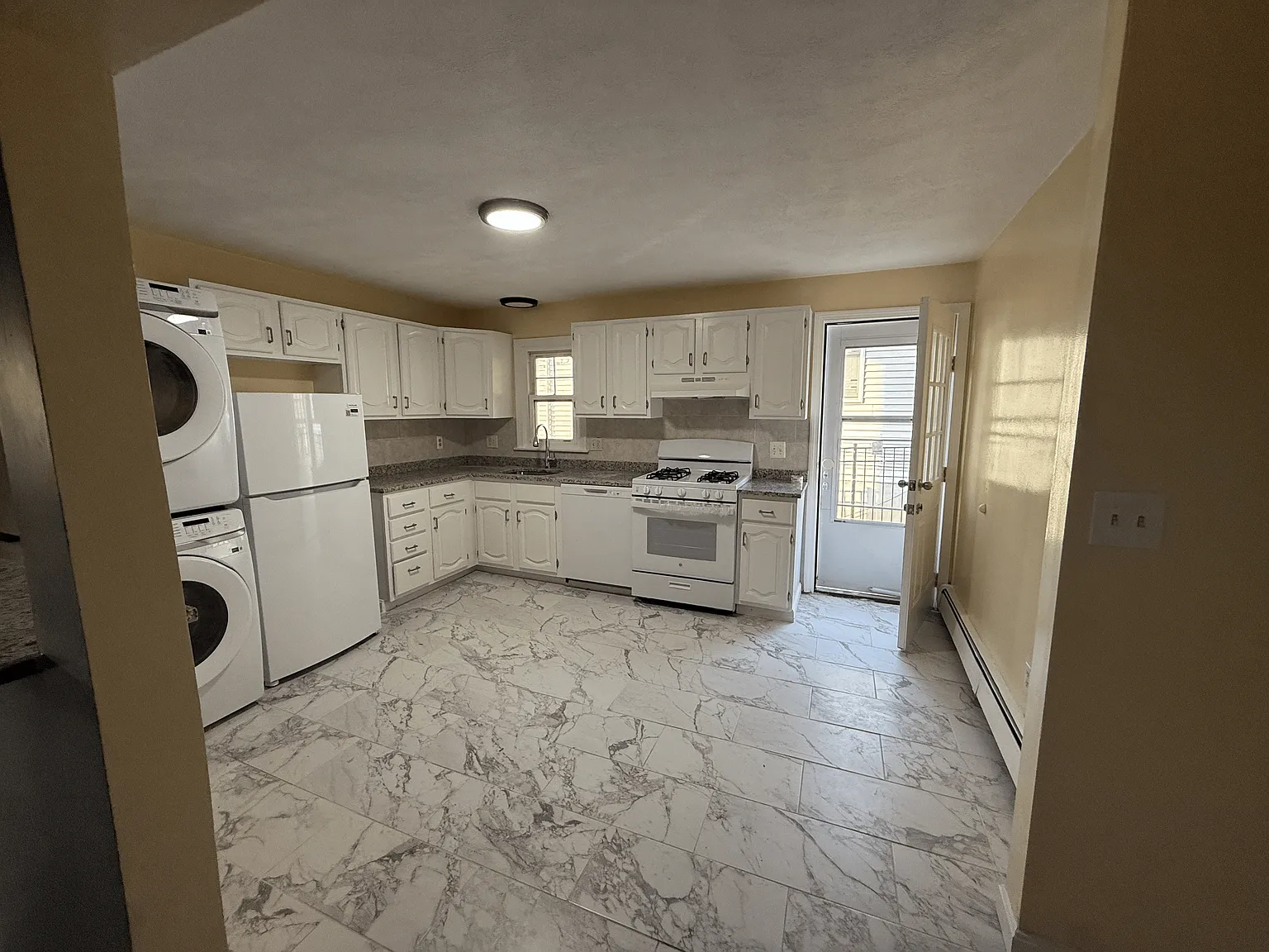 20 Madison St — Photo 2