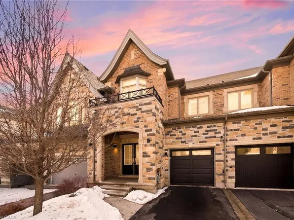 2466 Village Cmn, Oakville, ON L6M 0S2