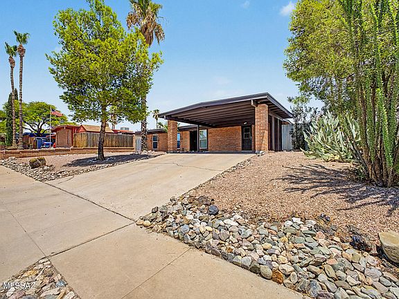 3rd image of 2131 S Deer Trail Cir