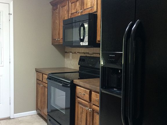 3rd image of 610A W Market St #2