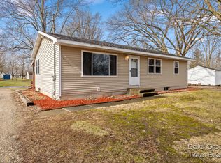 39 S Pleasant St, Saranac, MI 48881