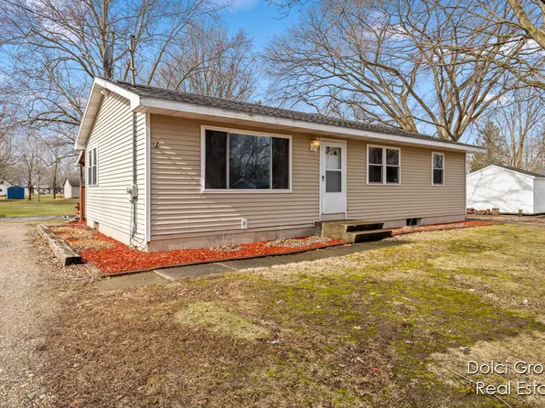 39 S Pleasant St, Saranac, MI 48881