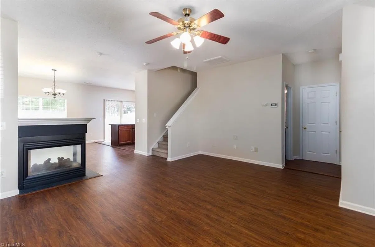 3 bed, 2.5 bath, 1747 sqft, $1,856 — Photo 4