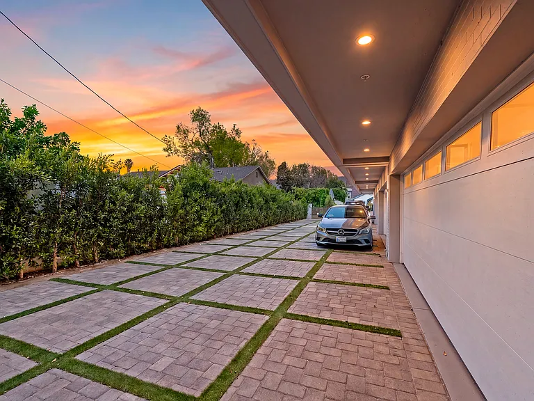 4805 Matilija Ave — Photo 31