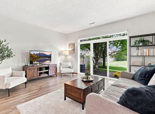 789 Providence Dr, Shakopee, MN 55379