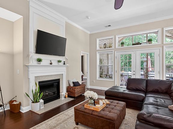 5th image of 20 Fieldstone Ct.