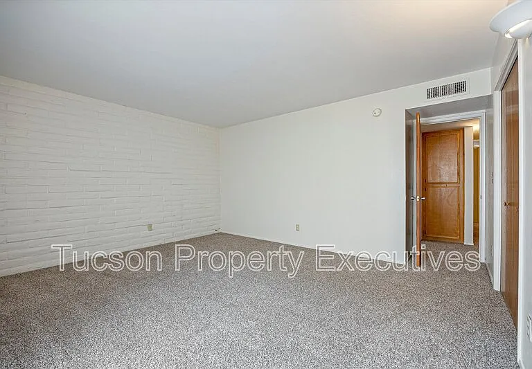 3534 N Palmer Dr — Photo 14