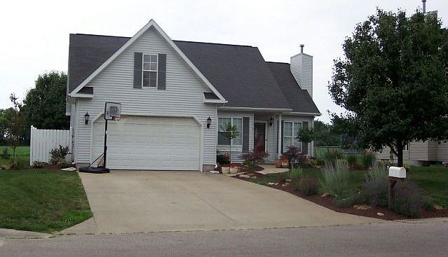 1st image of 1609 S Willow Dr