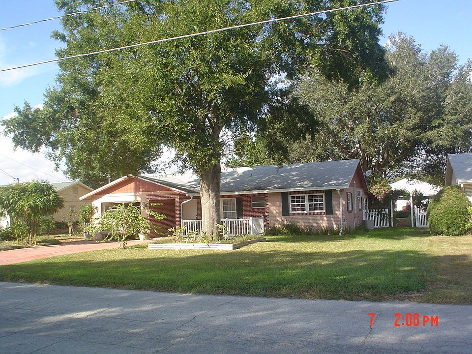 Large lot, 70' X 170", 4 huge oak trees